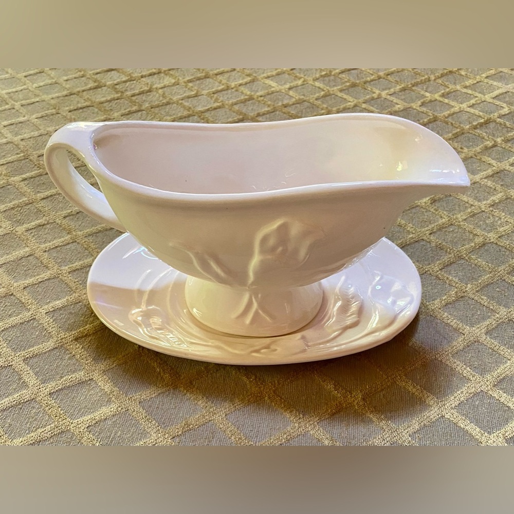 🔥Calla Lily White Ceramic Gravy Boat with Underplate🔥 Vintage